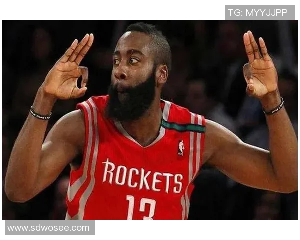 亚当斯的传奇人生与时代背景探讨：从平凡到伟大的转变之路