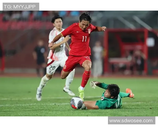 中国足球对抗日本队的精彩较量与赛场背后的故事分析